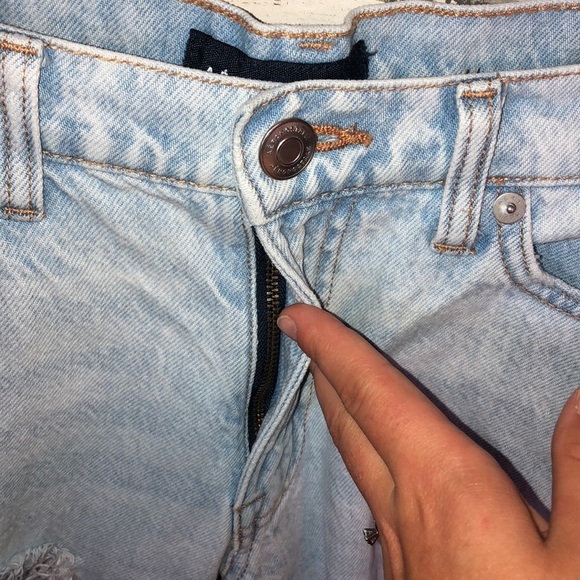 Aeropostale mom Jeans distressed white wash jeans size 2 ankle jeans very open - Picture 3 of 6